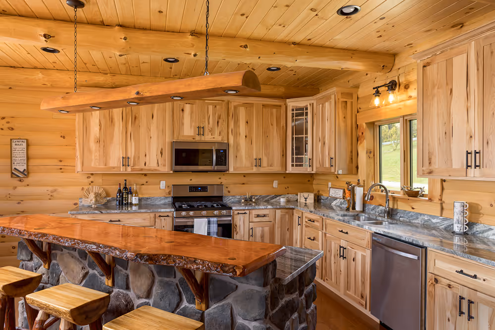 Muchnok Log Home - Kitchen and Bar