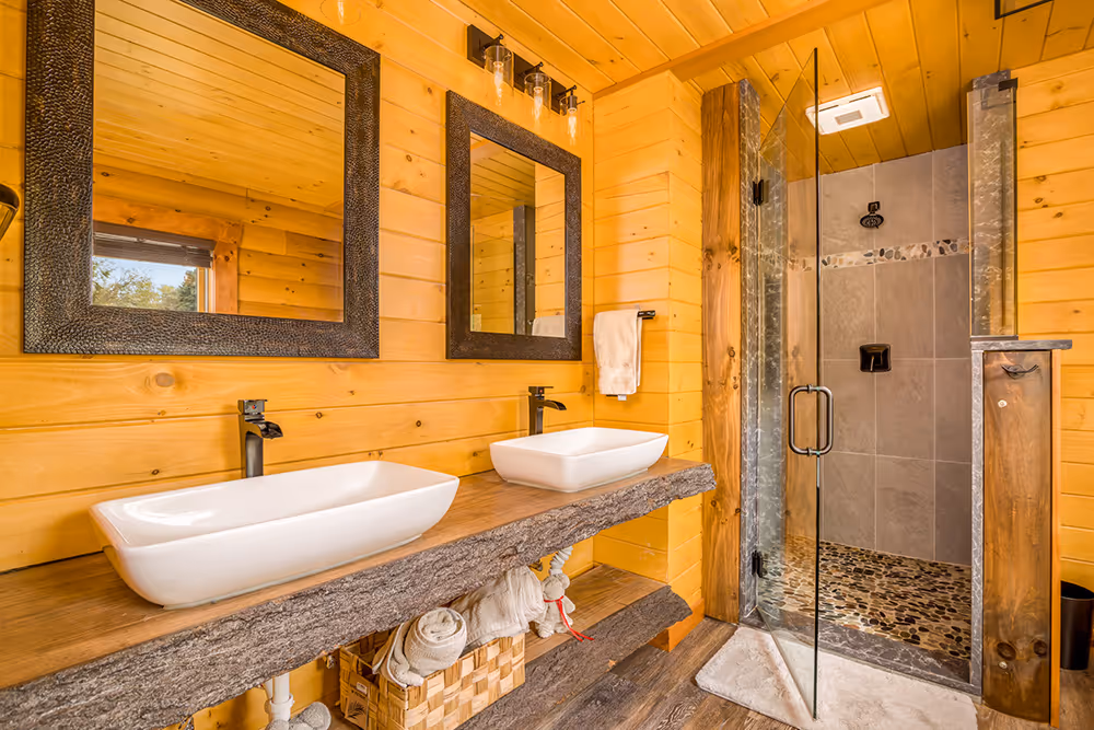 Patak Log Home - Bathroom