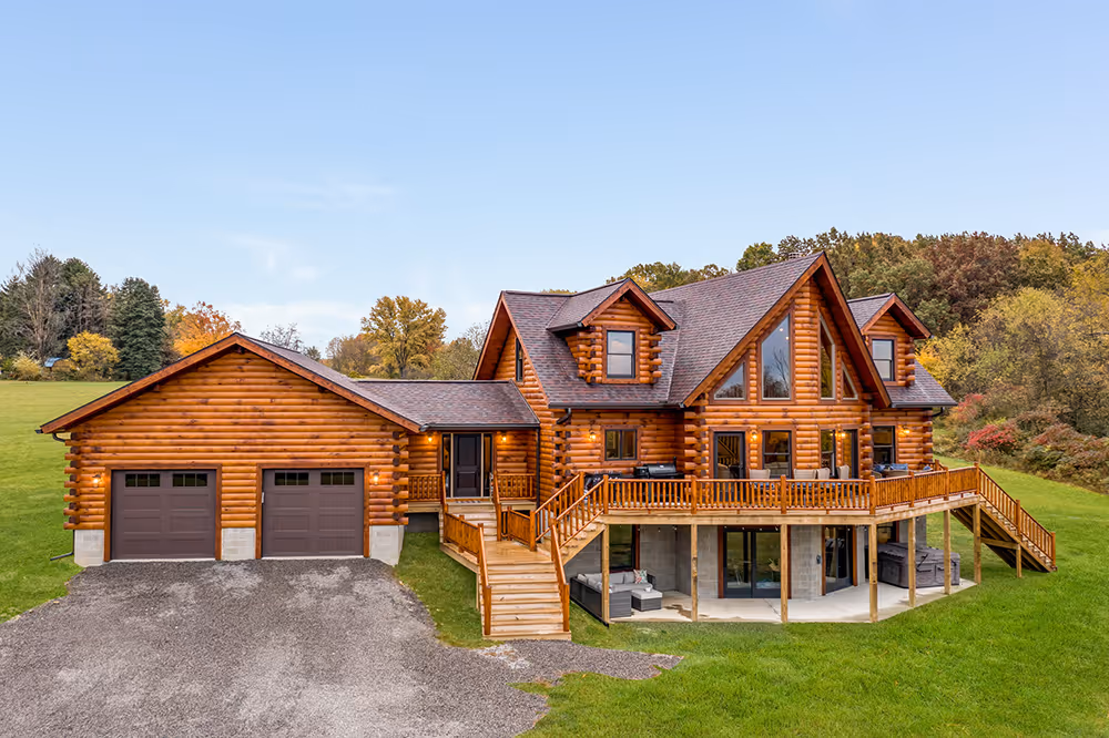 Patak Log Home - Exterior Parking