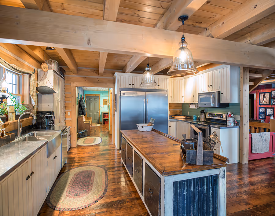 Conaway Log Home - Kitchen and Bar