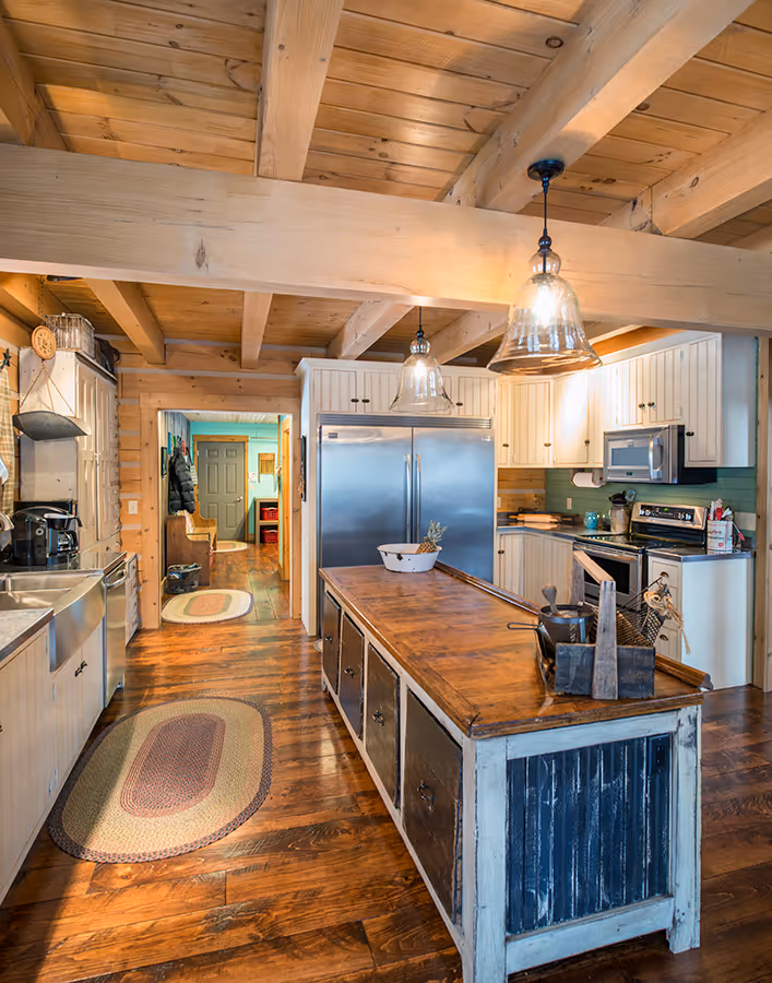 Conaway Log Home - Kitchen and Bar 3