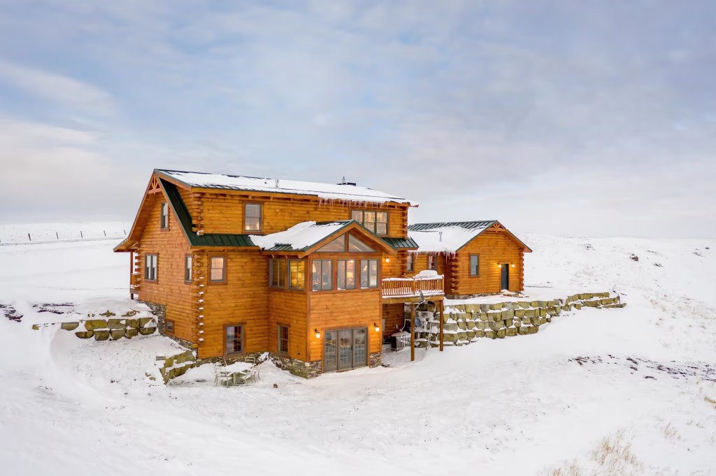Crago Log Home - Back Yard