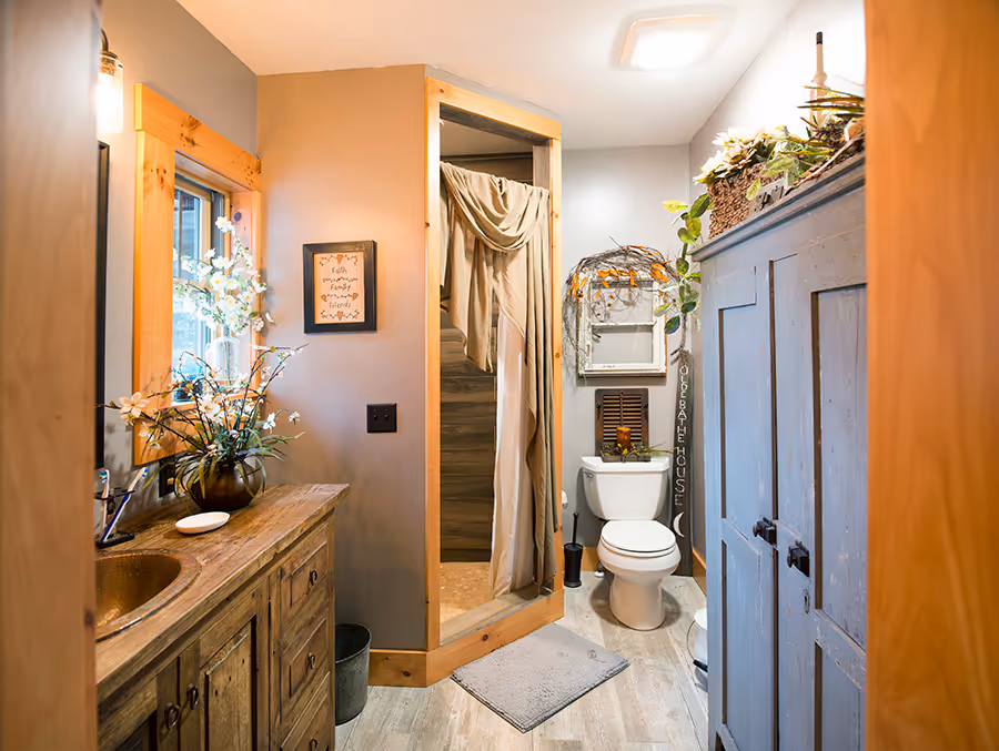 Stoker Log Home - Bathrom