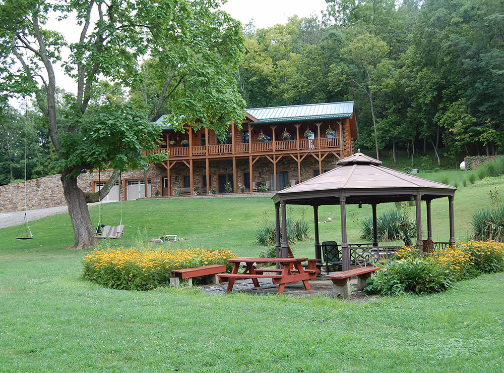 Caldwell Log Home - Backyard