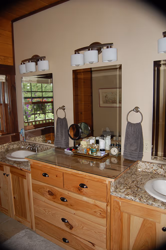 Caldwell Log Home - Bathroom