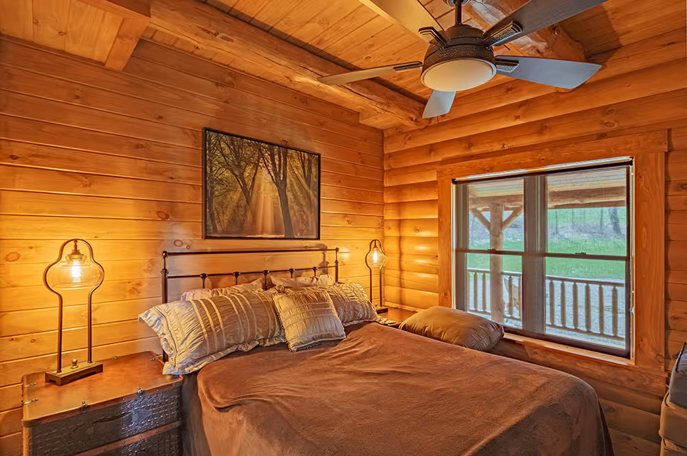 Nero Log Home - Bedroom