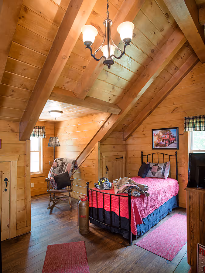 Thimmes Log Home - Bedroom