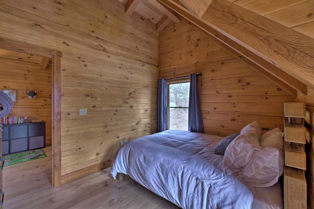 Wise Log Home - Bedroom 5