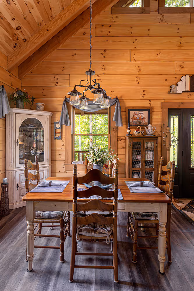 Wilson Log Home - Dining Area