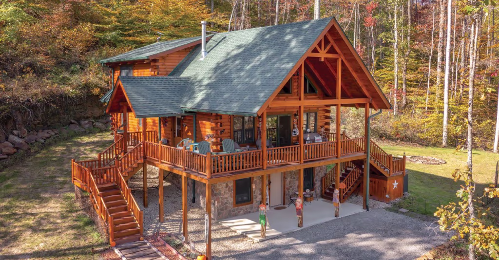 Pine Creek model home and floor plan by Hochstetler Log Homes & Timber